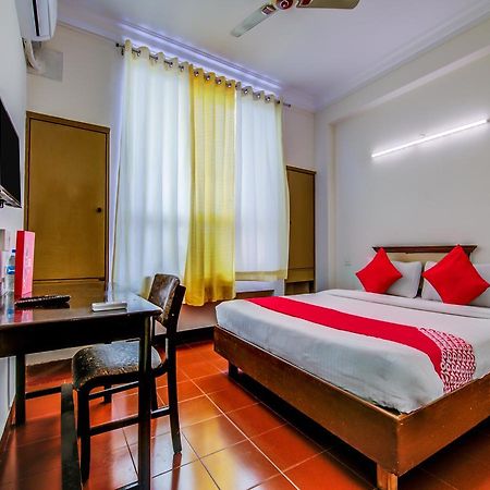 העיר בנגלור Hotel Golden Gates מראה חיצוני תמונה