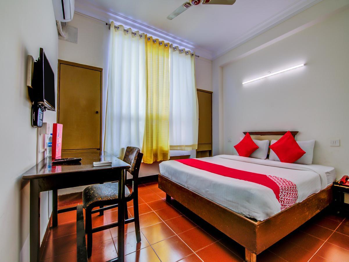 העיר בנגלור Hotel Golden Gates מראה חיצוני תמונה