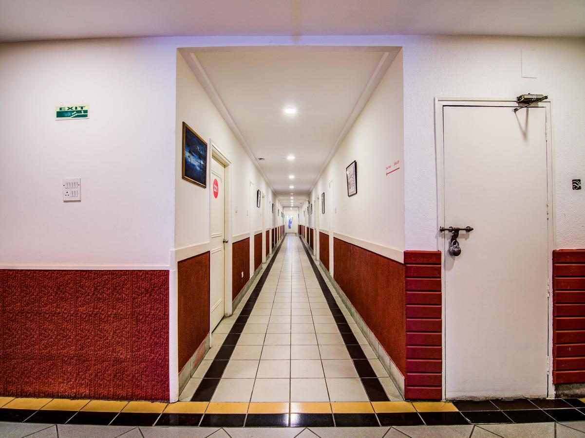 העיר בנגלור Hotel Golden Gates מראה חיצוני תמונה