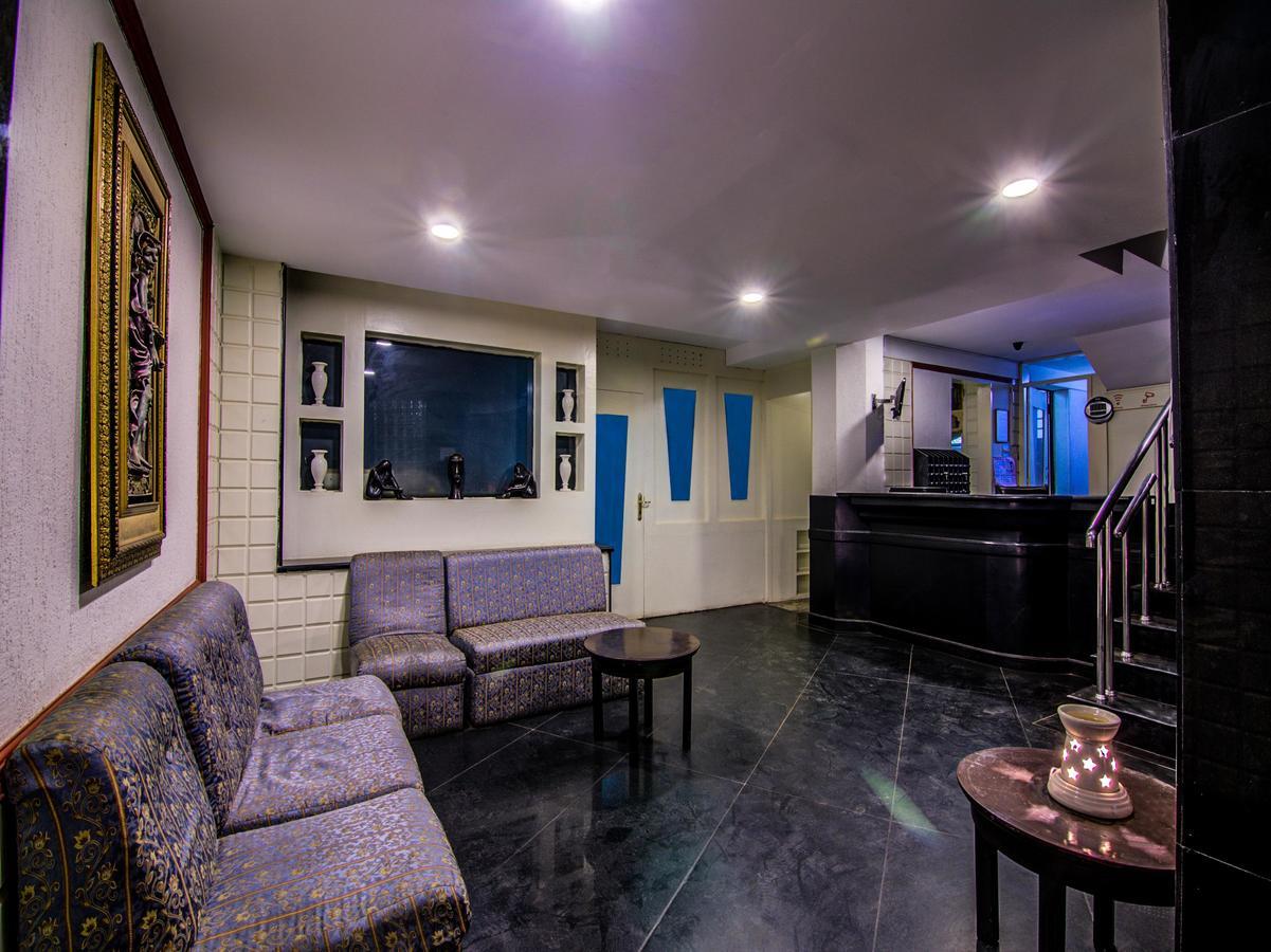 העיר בנגלור Hotel Golden Gates מראה חיצוני תמונה