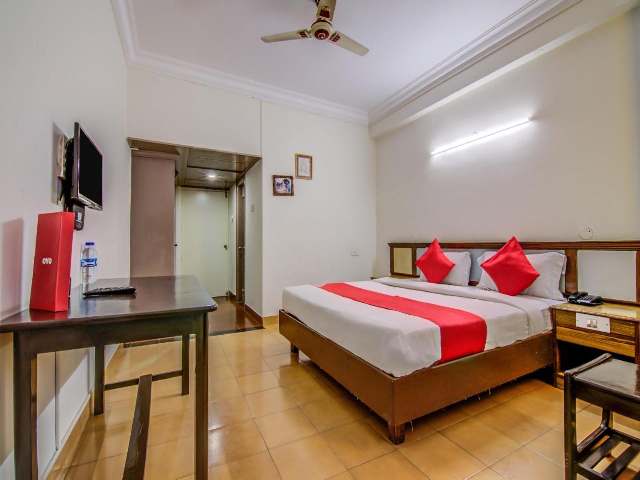 העיר בנגלור Hotel Golden Gates מראה חיצוני תמונה