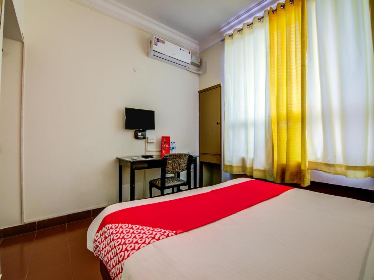 העיר בנגלור Hotel Golden Gates מראה חיצוני תמונה