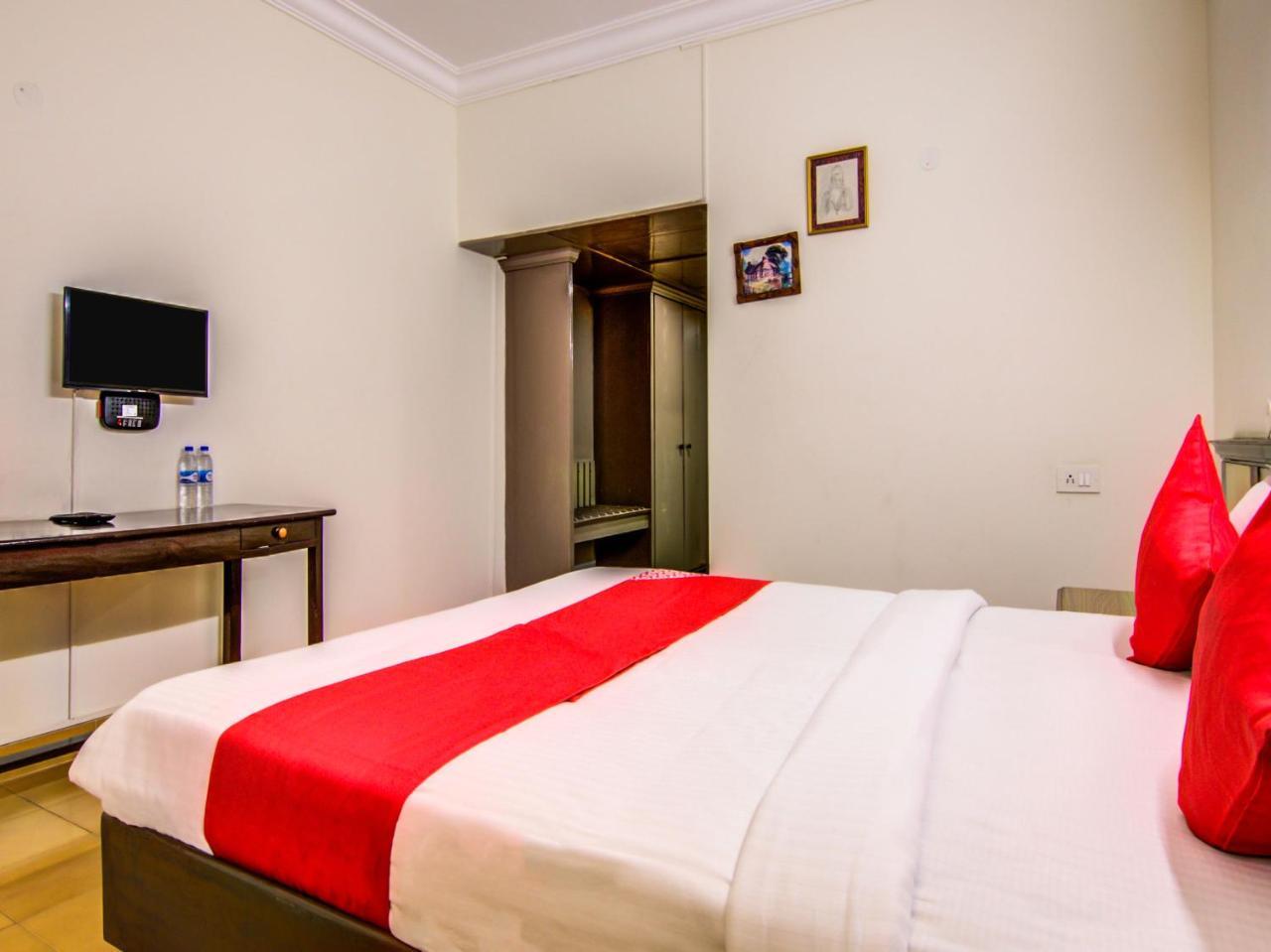 העיר בנגלור Hotel Golden Gates מראה חיצוני תמונה
