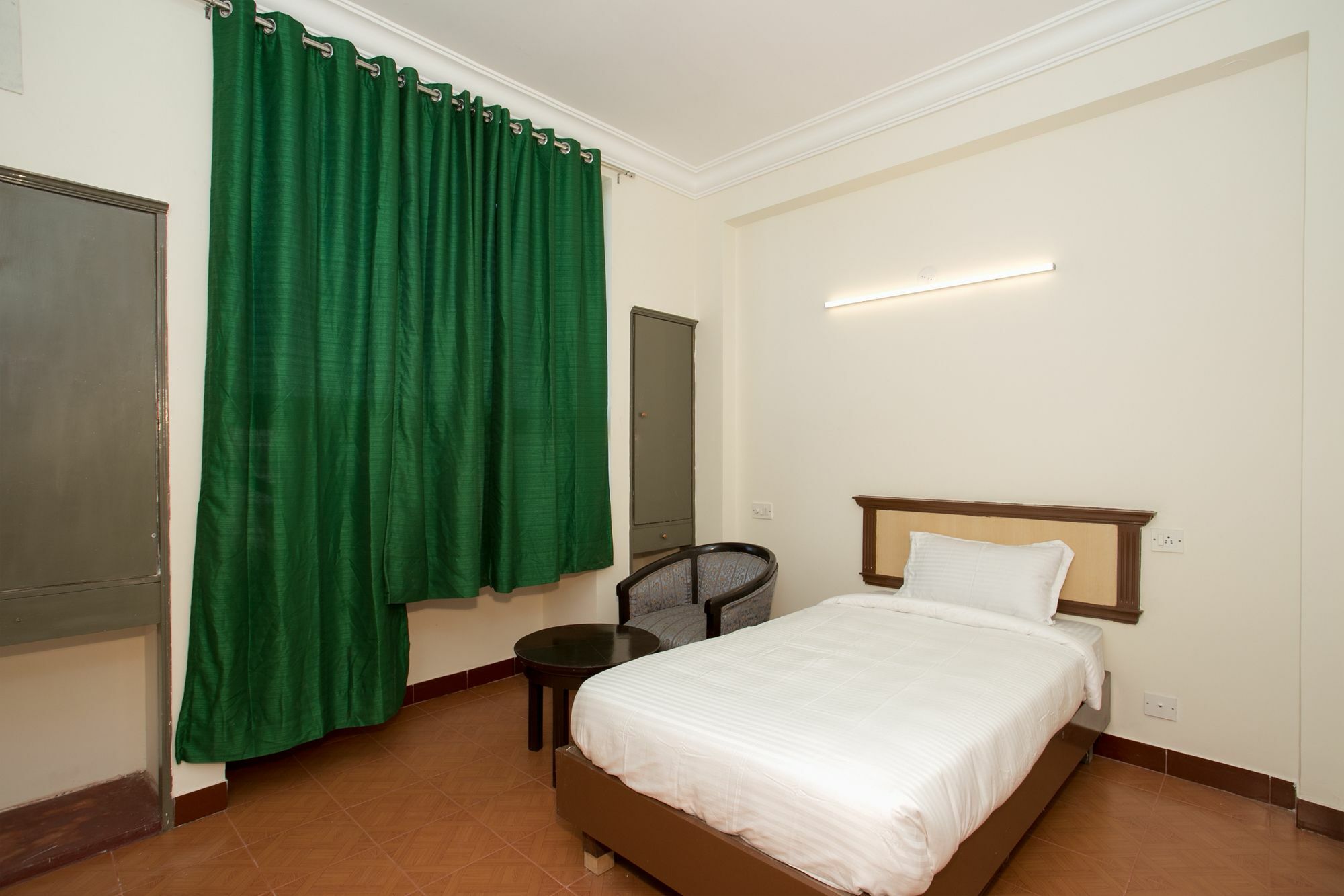 העיר בנגלור Hotel Golden Gates מראה חיצוני תמונה