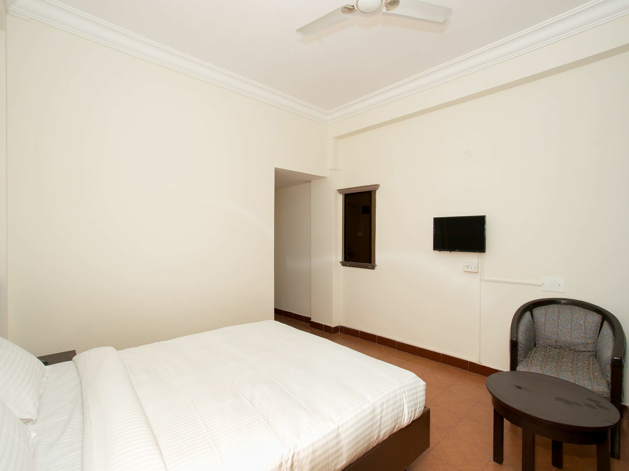 העיר בנגלור Hotel Golden Gates מראה חיצוני תמונה