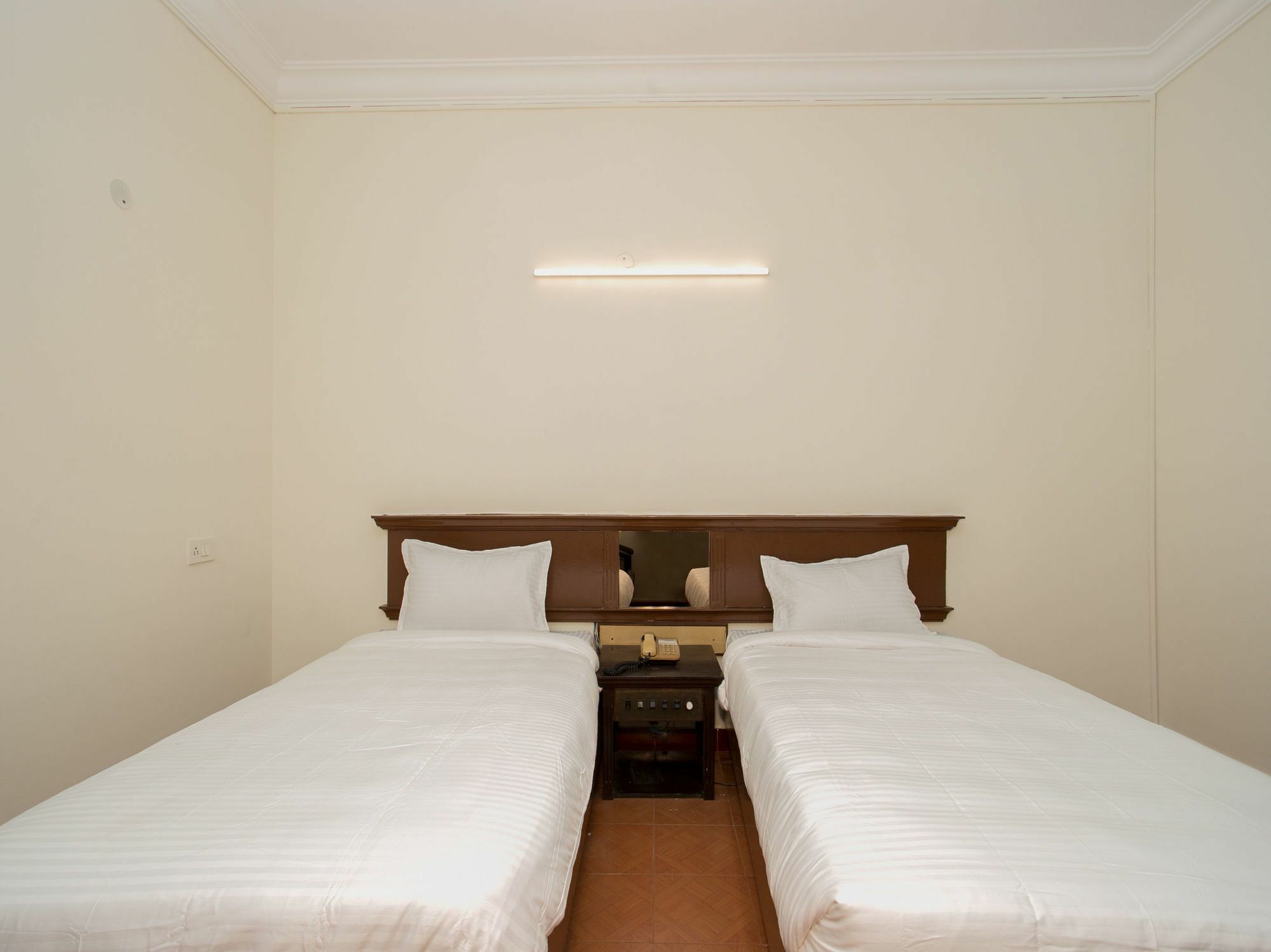 העיר בנגלור Hotel Golden Gates מראה חיצוני תמונה